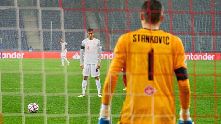 ONLY GERMANY Robert Lewandowski FC Bayern München RB Salzburg Champions League 03112020