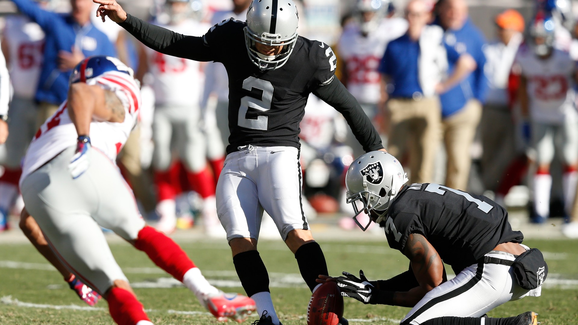 Giorgio Tavecchio kicker italiano degli Oakland Raiders in NFL