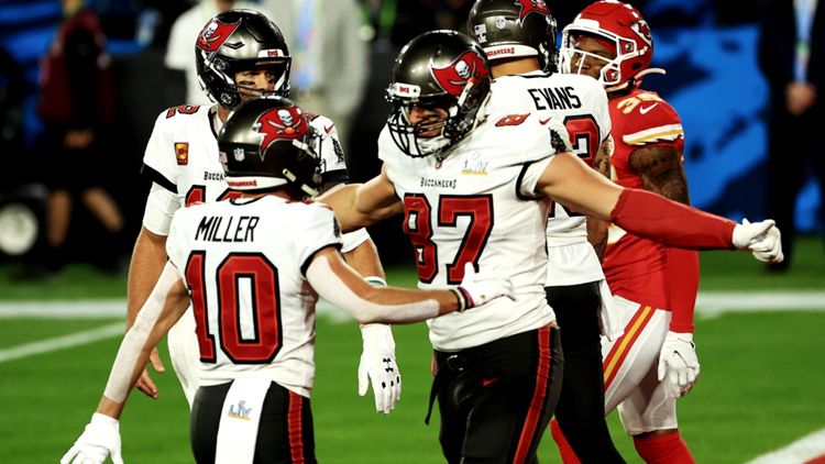 2021-02-08-NFL-Gronkowski