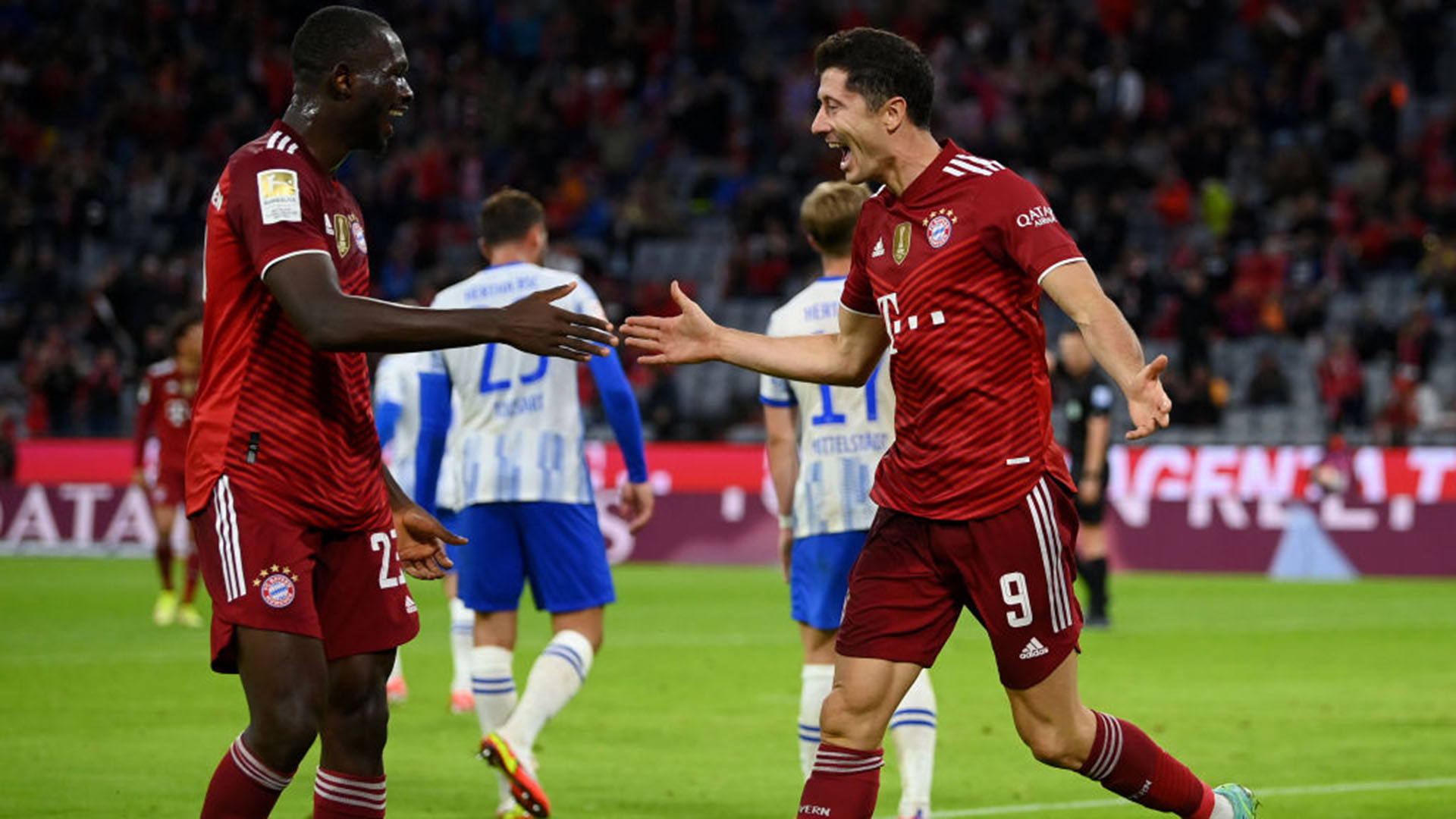 Robert Lewandowski Tanguy Nianzou Hertha BSC FC Bayern 28082021