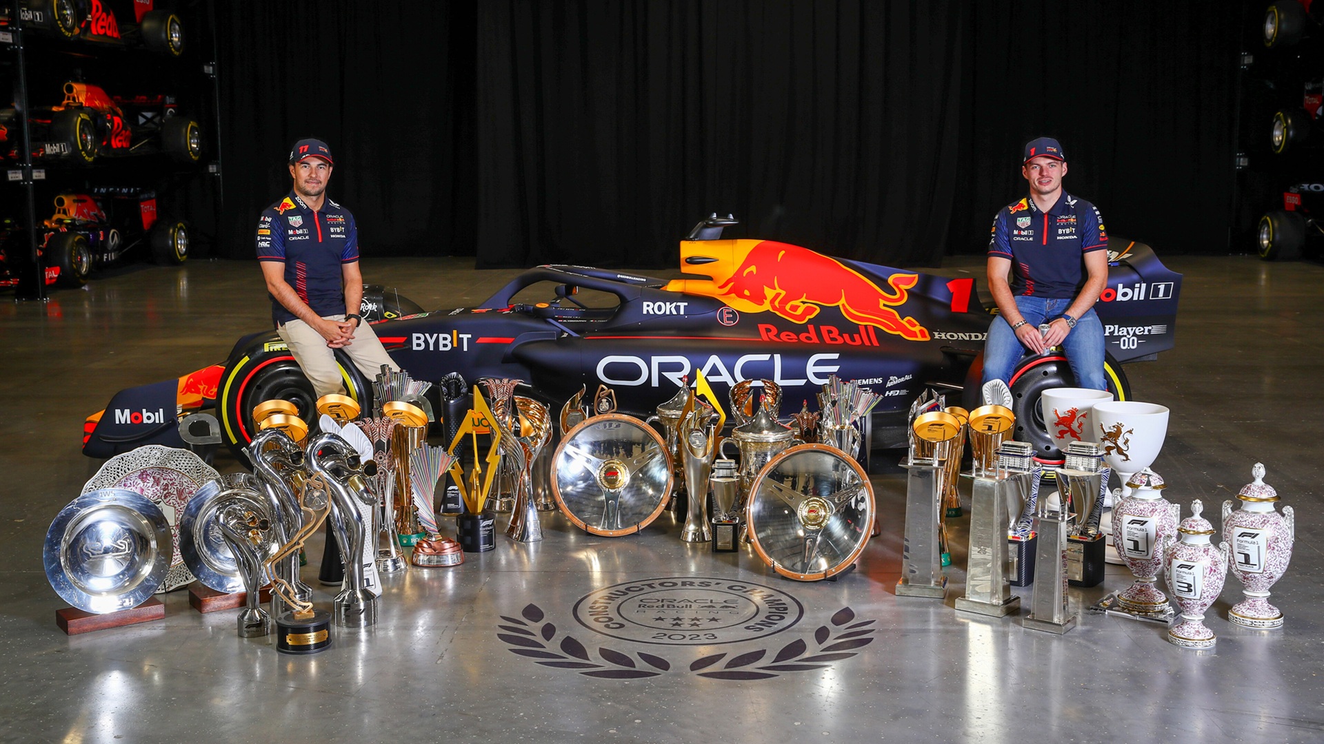 2023-12-10 Verstappen Perez RB19 Red Bull F1 Formula 1