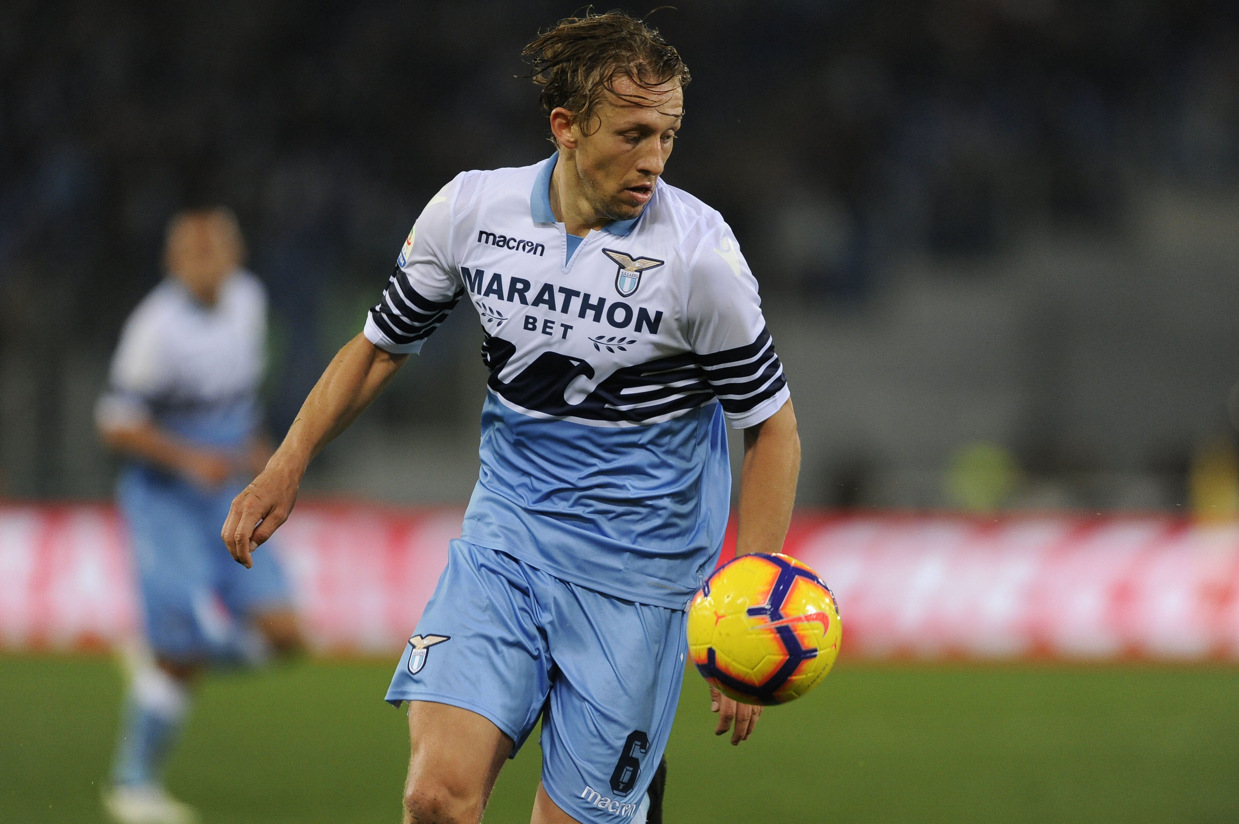 Lucas Leiva in azione con la maglia della Lazio