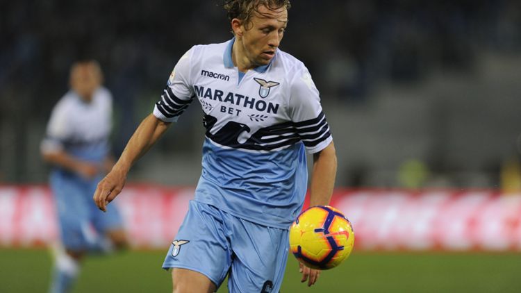 Lucas Leiva in azione con la maglia della Lazio