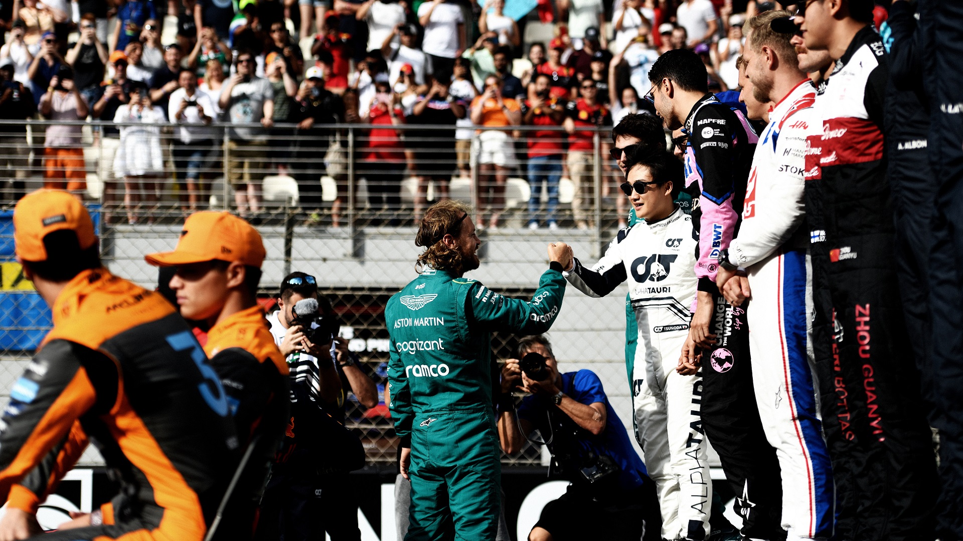 2022-11-20 Tsunoda Yuki Vettel F1 Formula 1