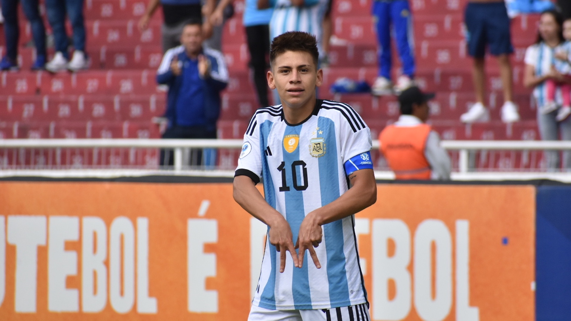 Claudio Echeverri, Argentina