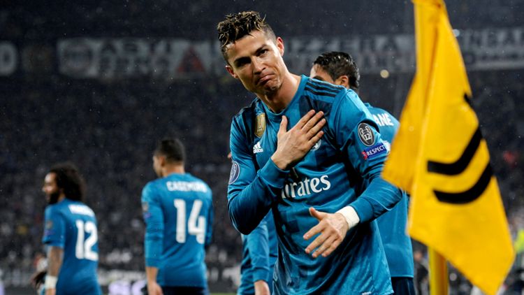 CR7 ringrazia i tifosi della Juve dopo il gol in rovesciata