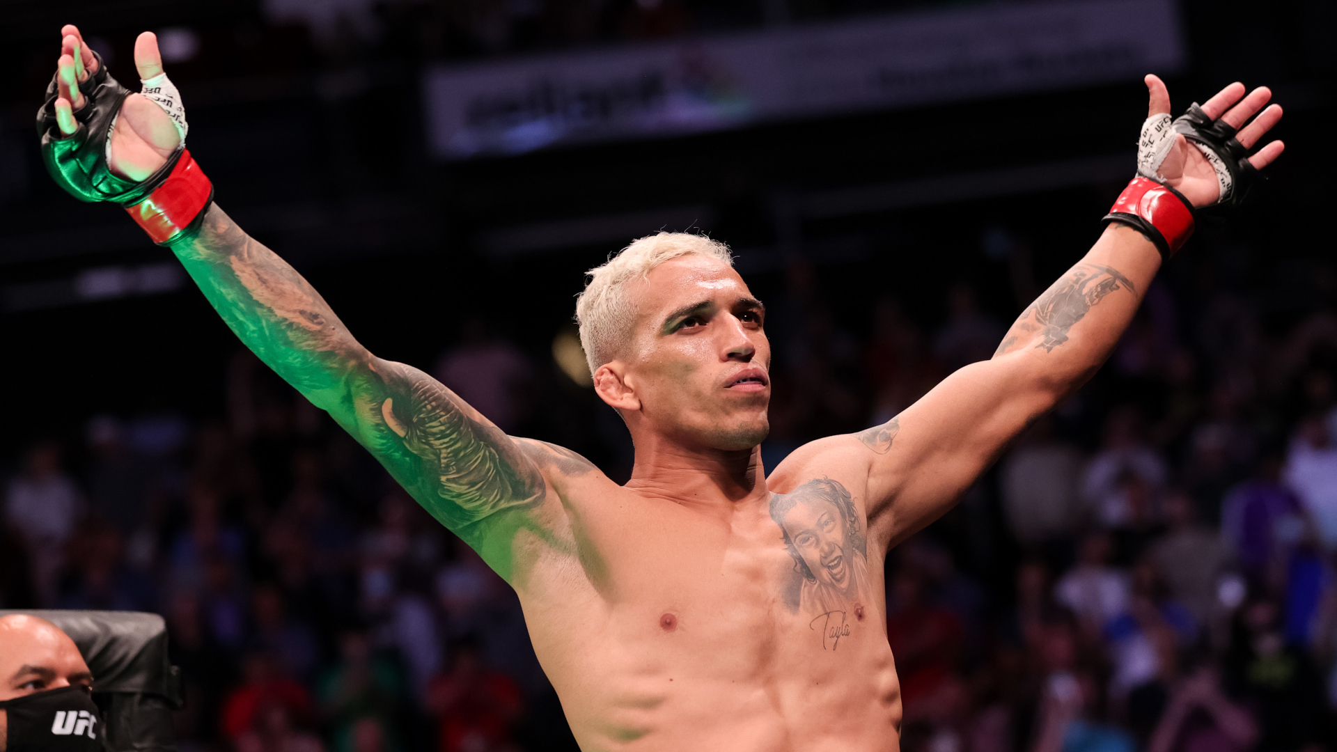 UFC 262 Charles Oliveira Champion Lightweight vs. Michael Chandler 15052021