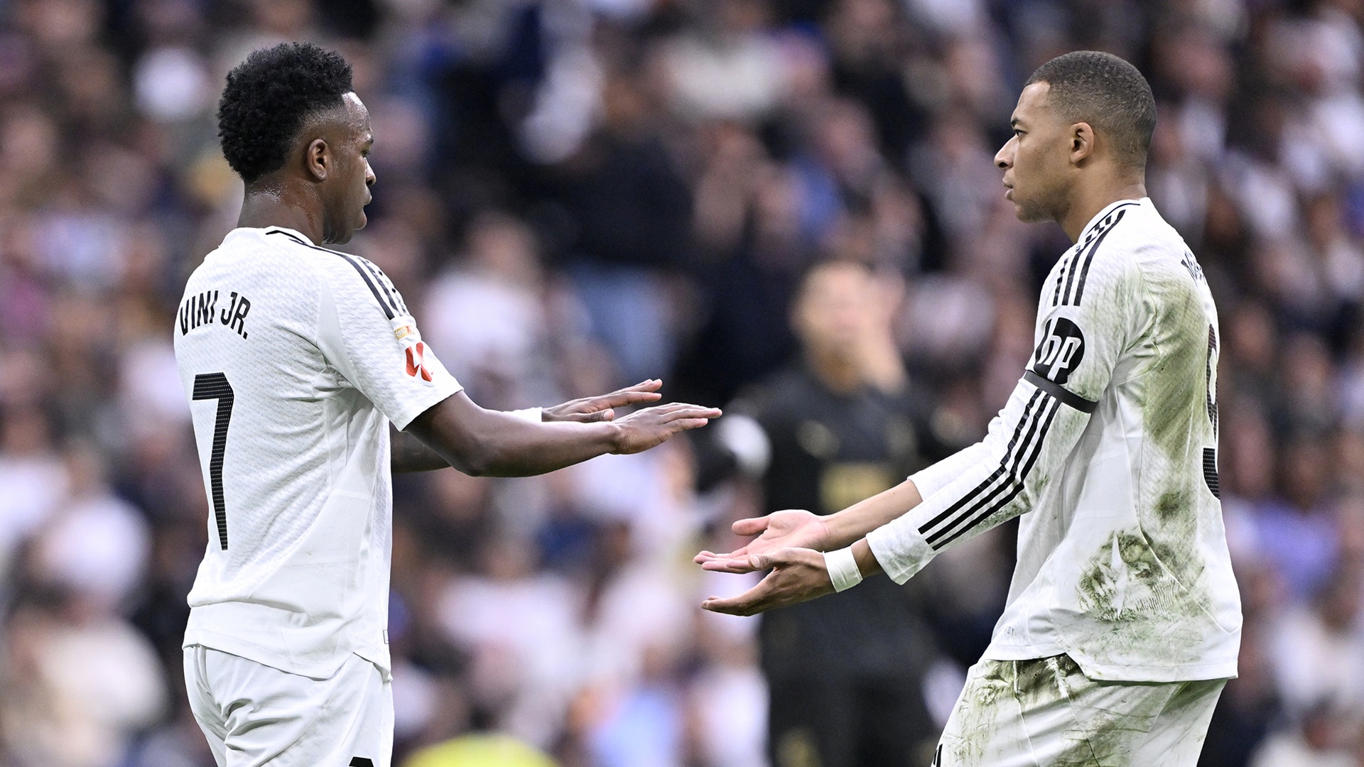 Mbappé e Vinicius con la maglia del Real Madrid