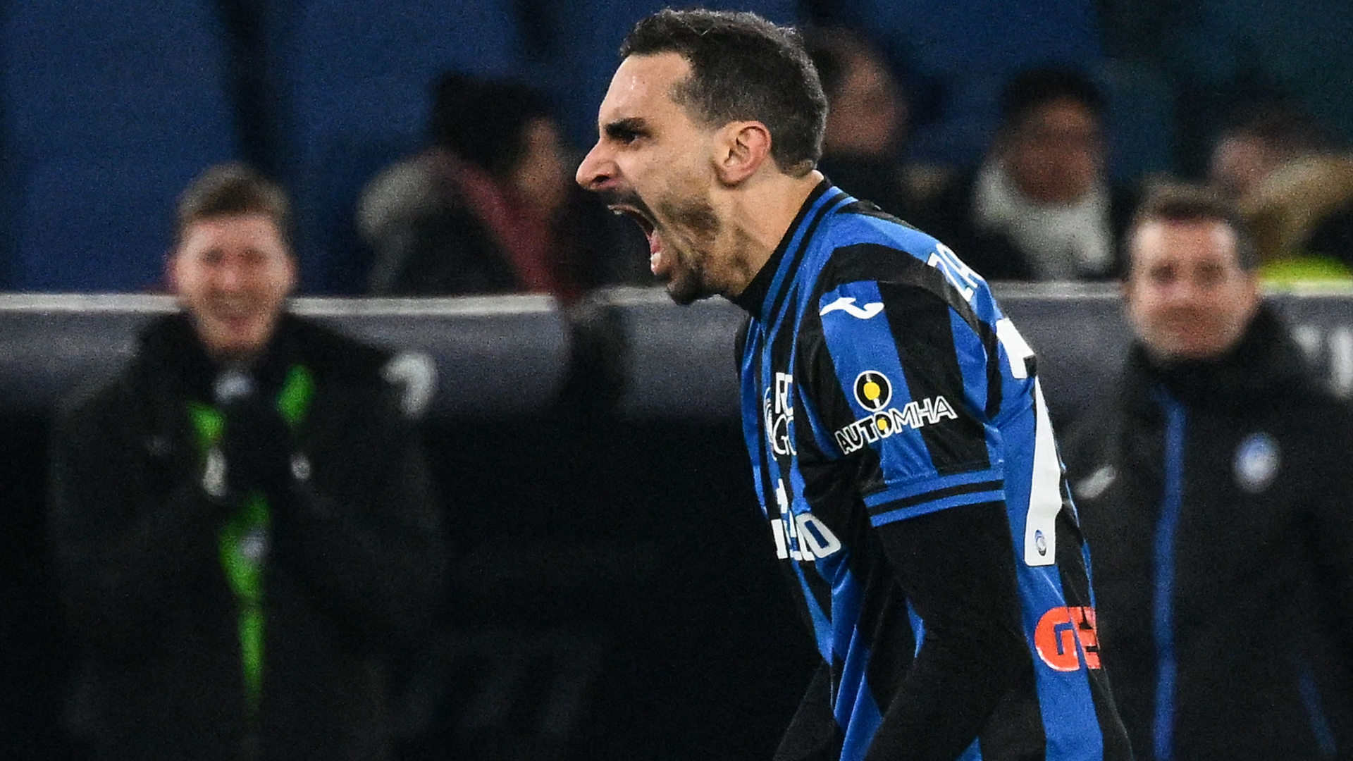 Davide Zappacosta dell'Atalanta esulta dopo il gol alla Lazio