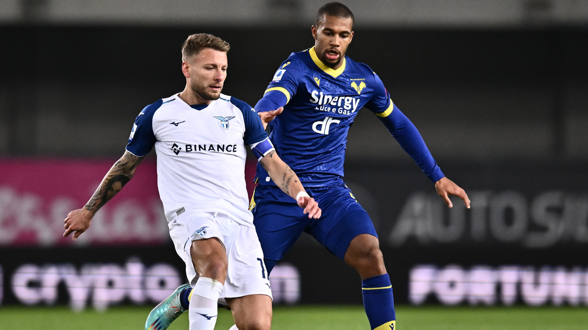 Immobile e Hien durante Verona-Lazio Serie A