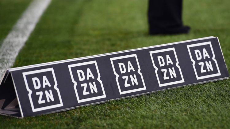 DAZN Werbebande Rasen