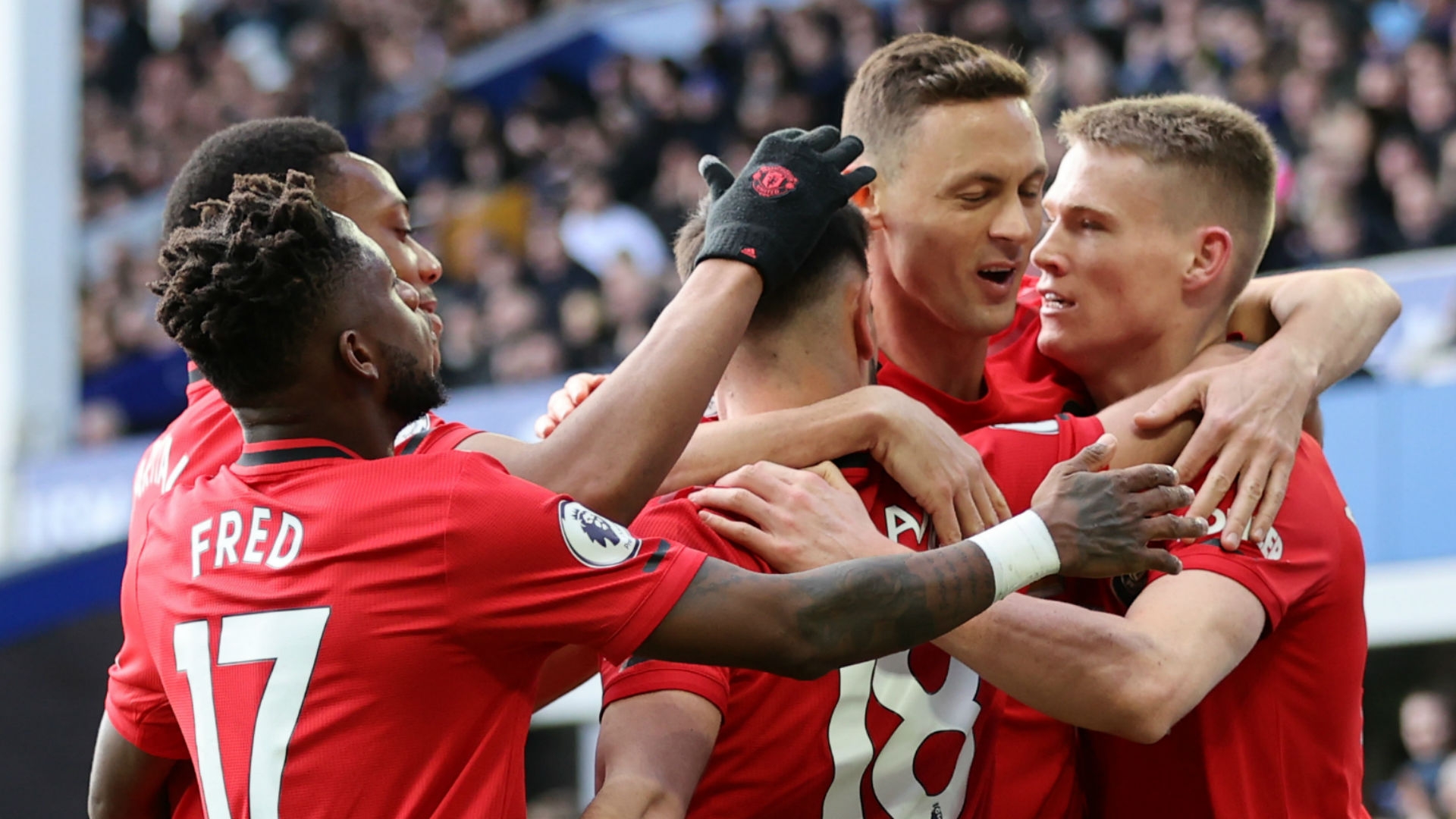 fred-bruno-fernandes-nemanja-matic-scott-mctominay-manchester-united-2019-20_1osic1h62vc591oi8xrtb5vj3f.jpg