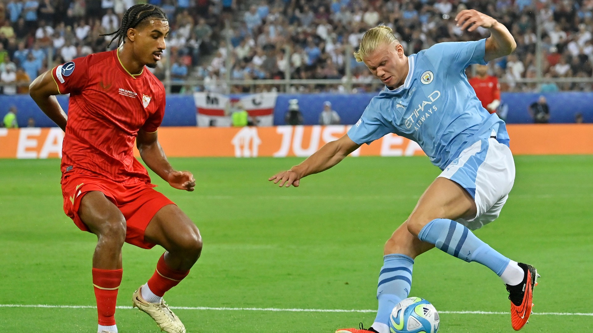 Erling Haaland Manchester City Loic Bade FC Sevilla UEFA Super Cup 2023 16082023