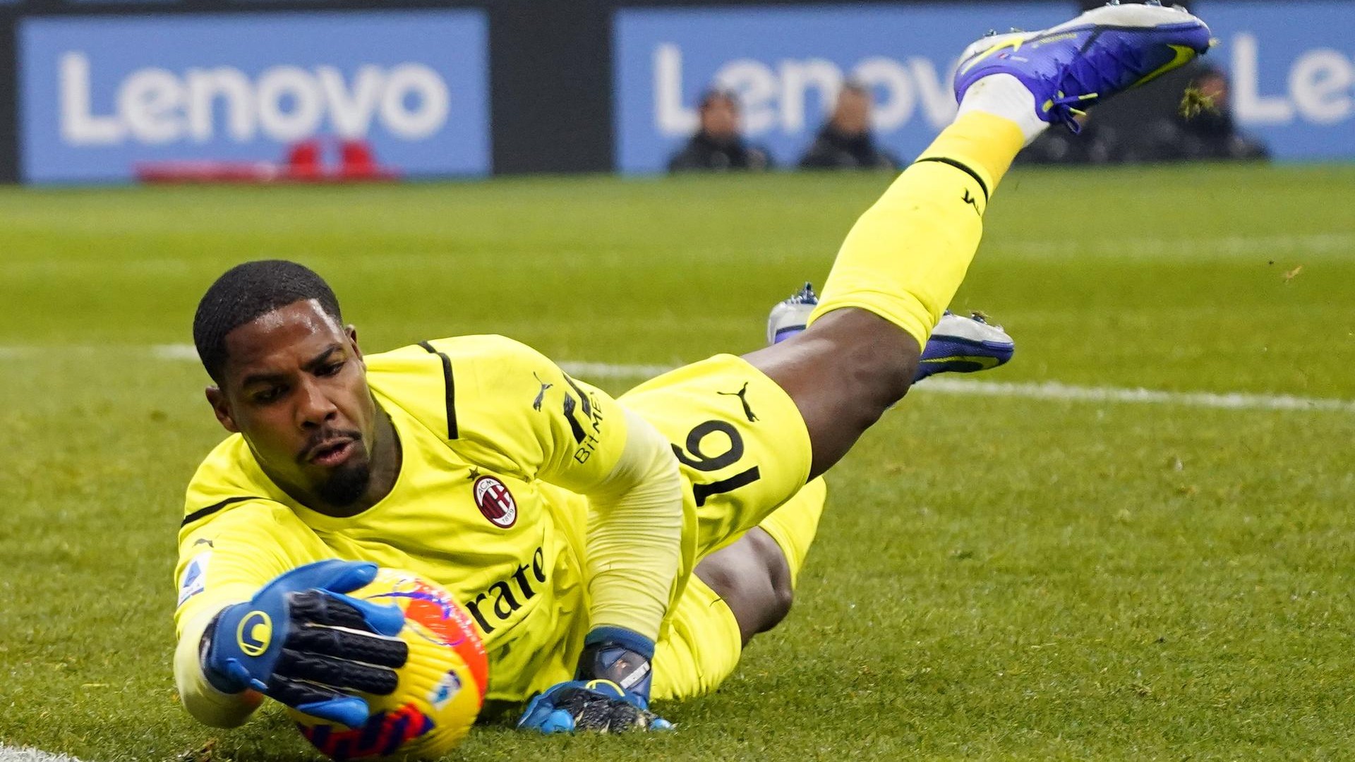 Mike Maignan portiere Milan