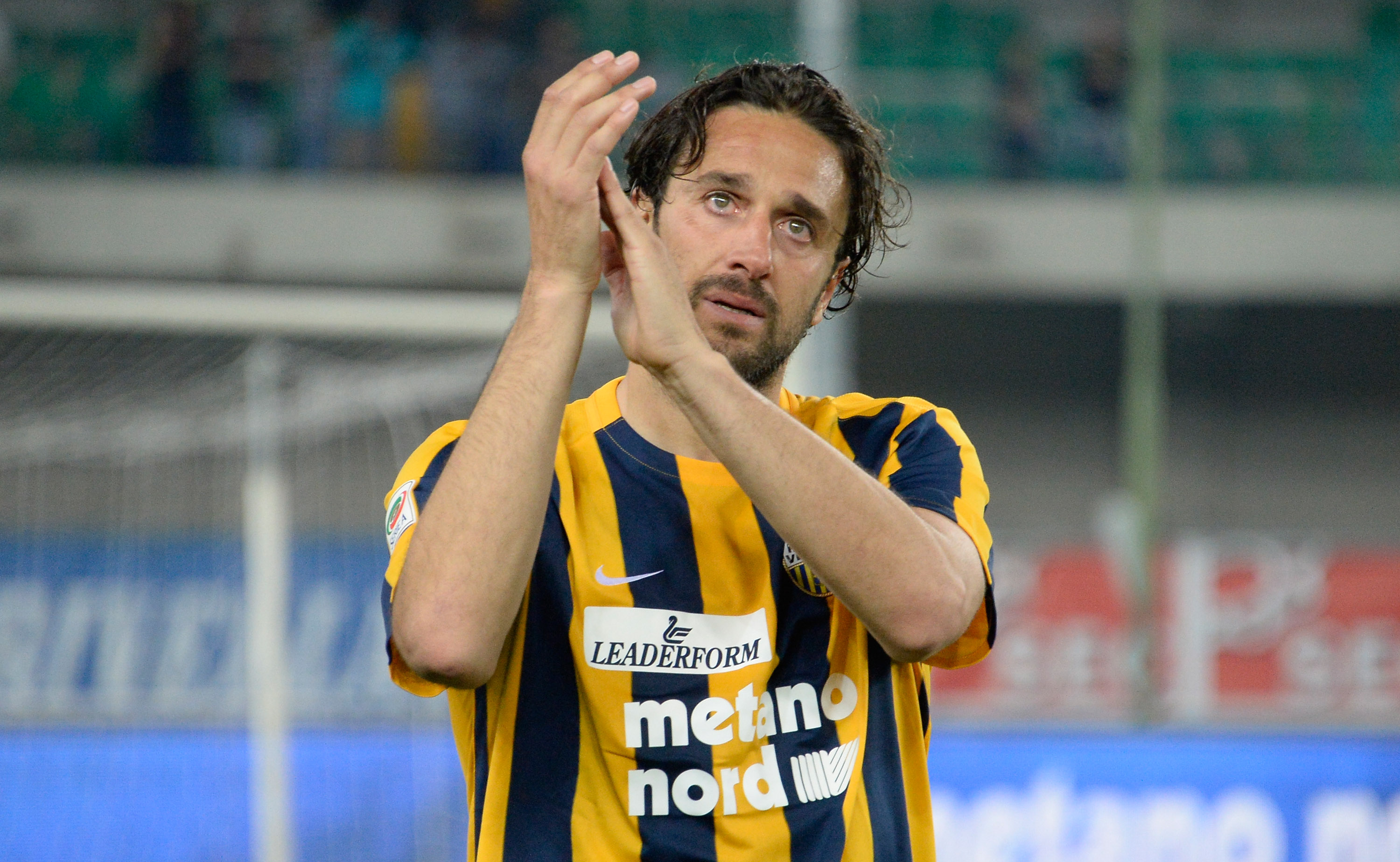 Luca Toni con la maglia dell'Hellas Verona