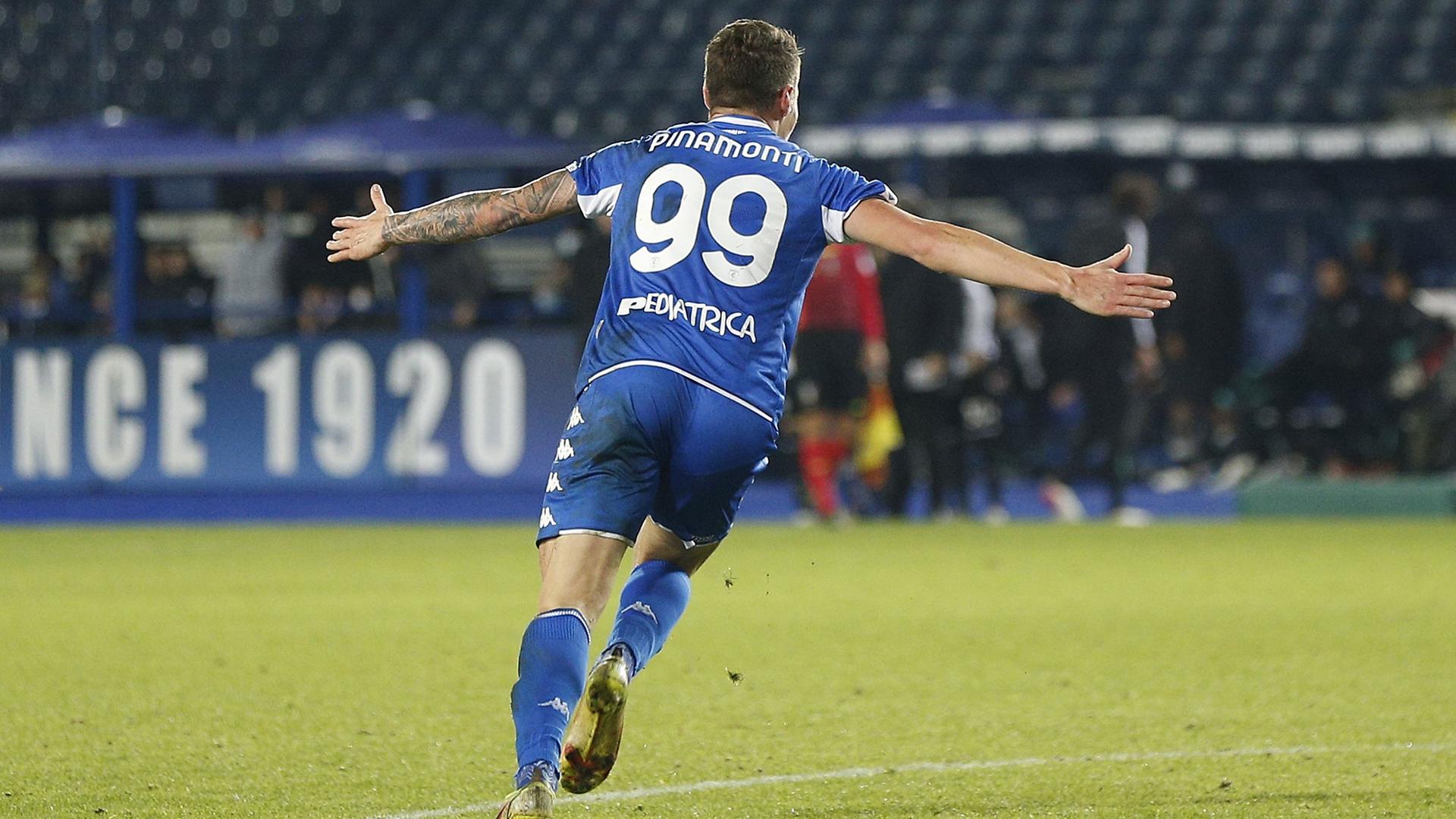 Andrea Pinamonti, attaccante dell'Empoli esulta dopo un gol