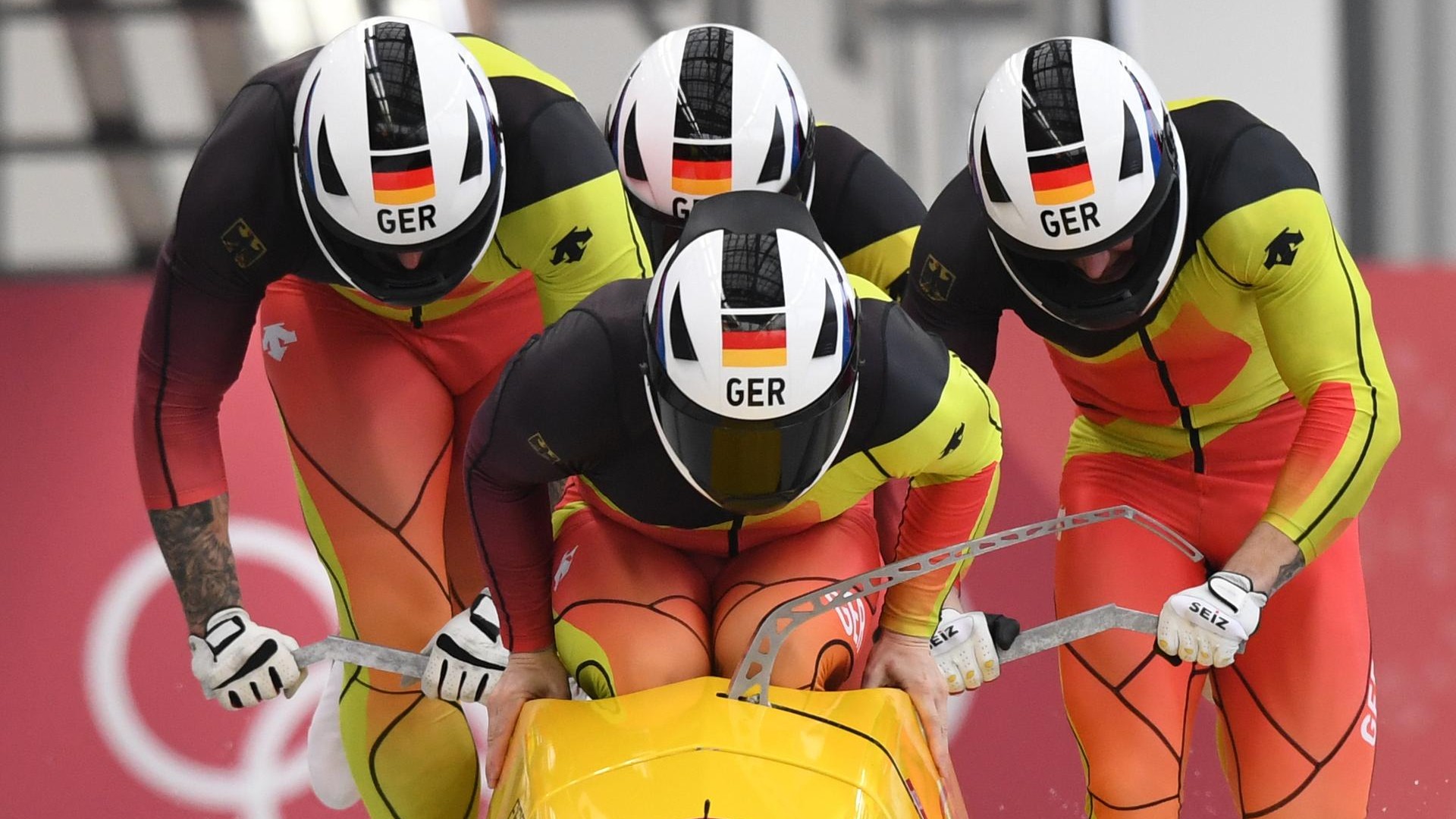 La squadra tedesca di Bob a 4 pronta a lanciarsi durante una manche ai Giochi olimpici invernali