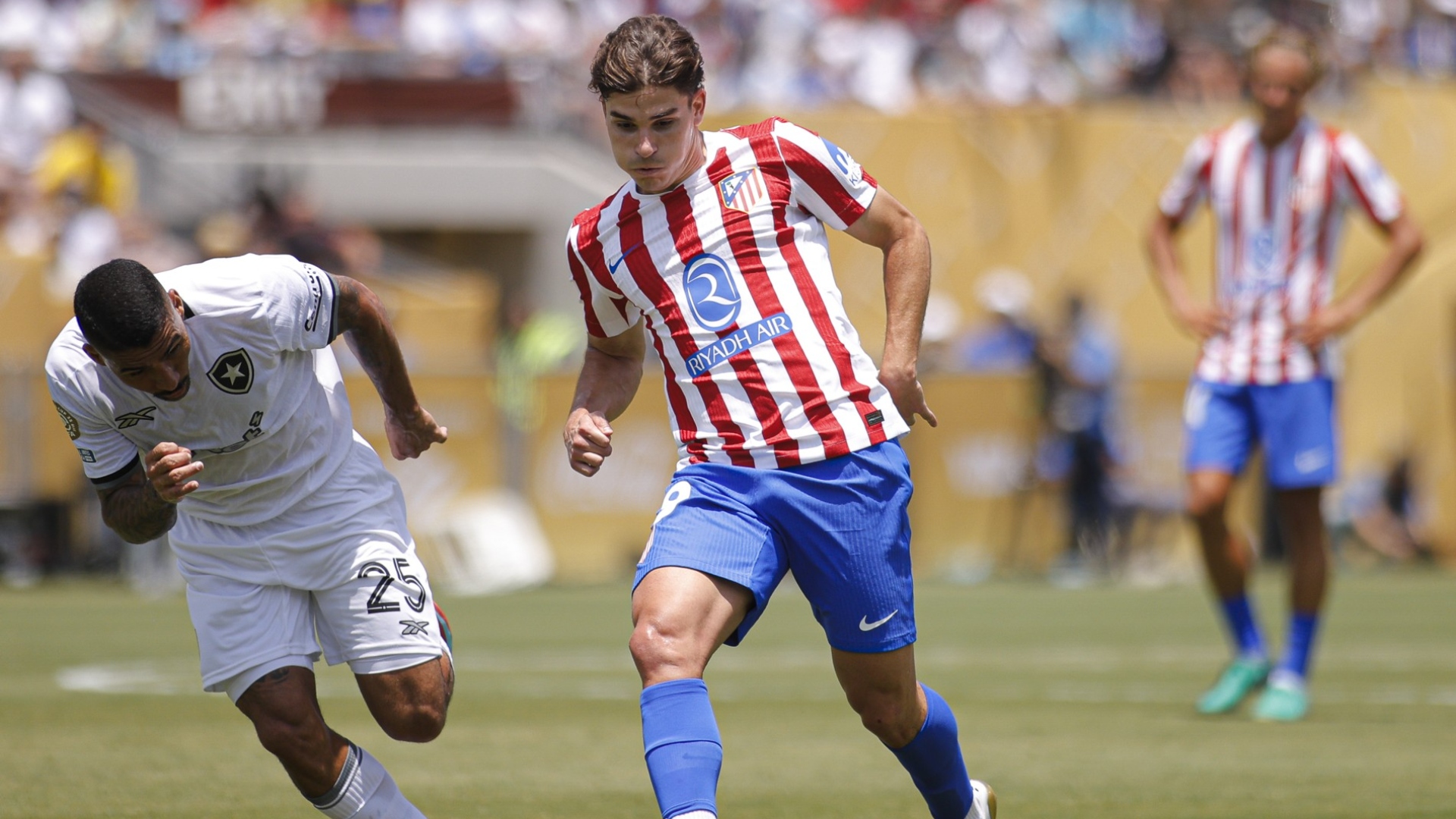 Julian contra Botafogo