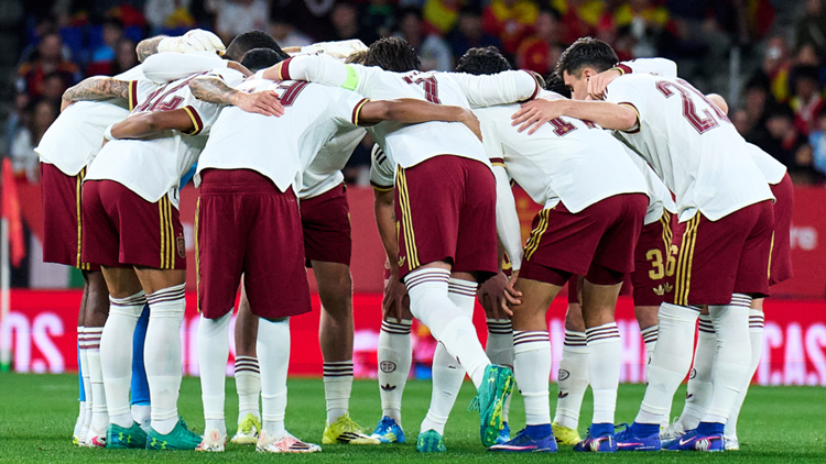 Luis de la Fuente lên án những lời lẽ phân biệt chủng tộc trong trận đấu giữa Tây Ban Nha và Ai Cập: "Chúng ta phải loại bỏ những kẻ bạo lực ra khỏi xã hội" | DAZN News MX