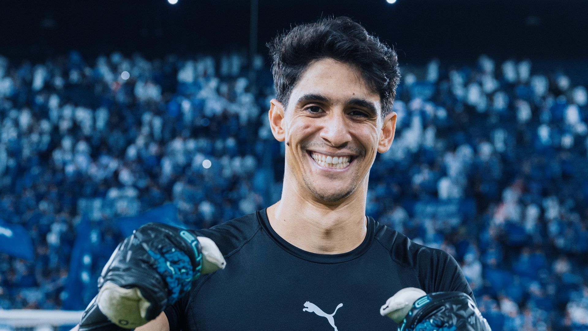 Bono ocupa la portería del equipo