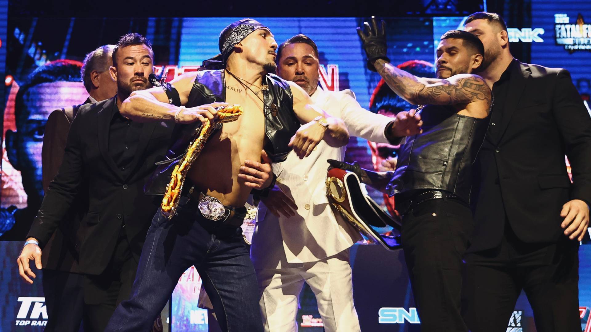 Teofimo Lopez slaps Arnold Barboz Jr