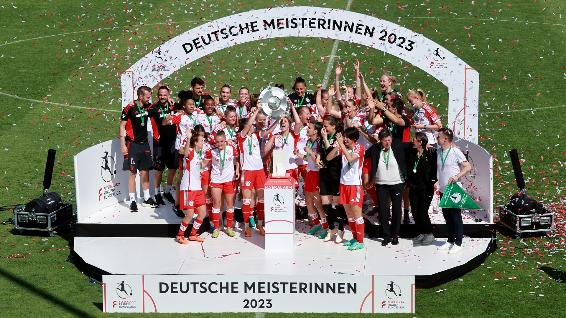 FC Bayern München Frauen Bundesliga Meisterschale 28052023