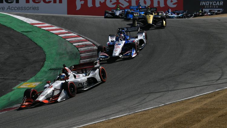 Vetture IndyCar in azione nel famoso cavatappi di Laguna Seca