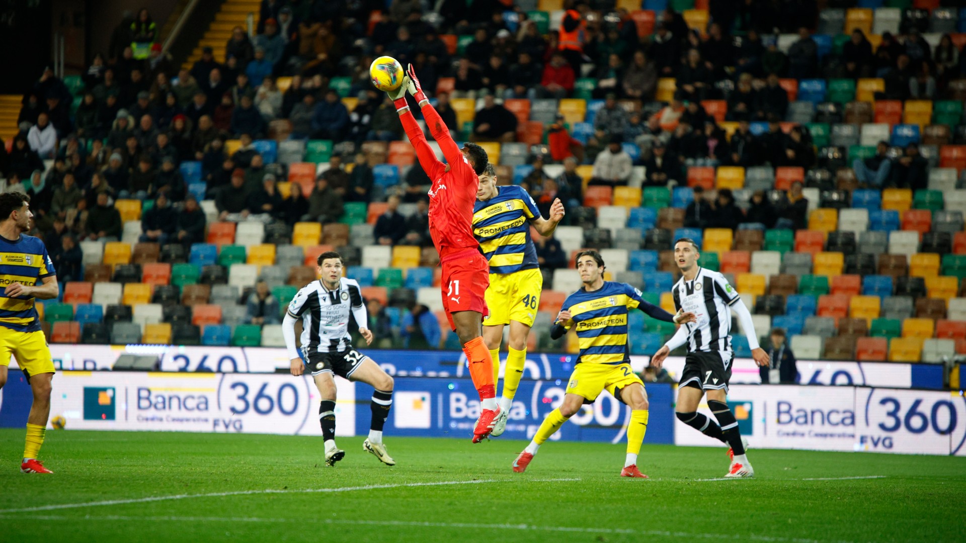 2025-03-01-parma-udinese-zion-suzuki
