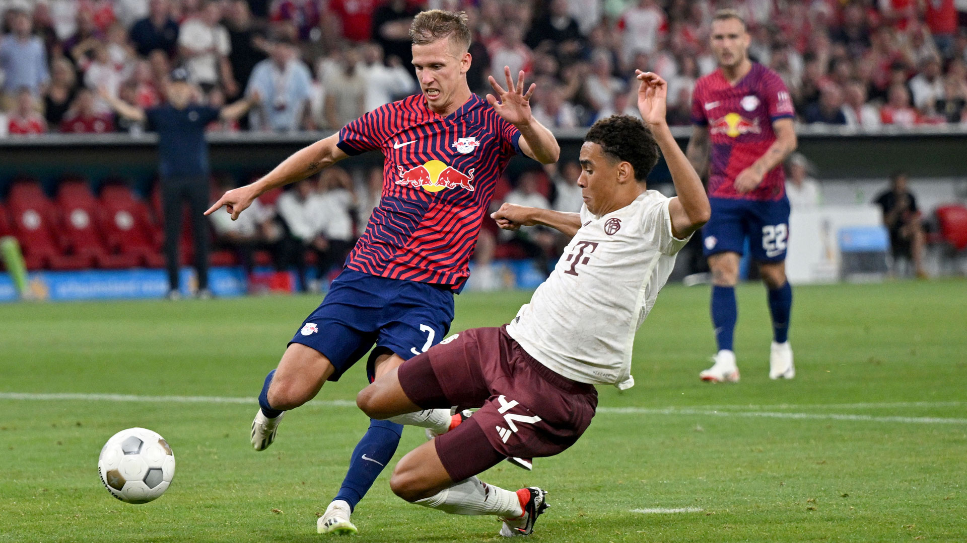 Dani Olmo Jamal Musiala RB Leipzig FC Bayern München Supercup 12082023