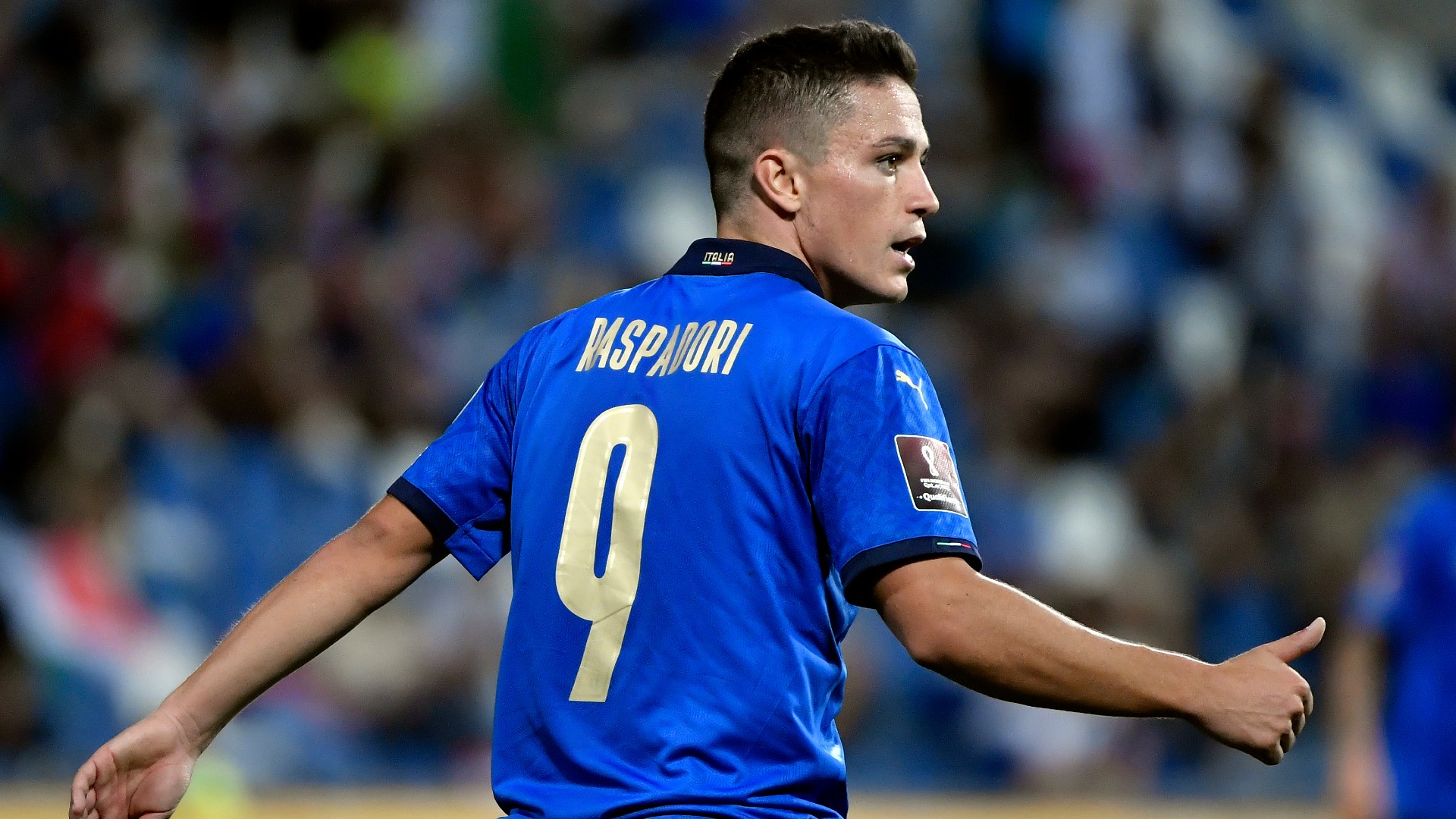 Giacomo Raspadori con la maglia della nazionale