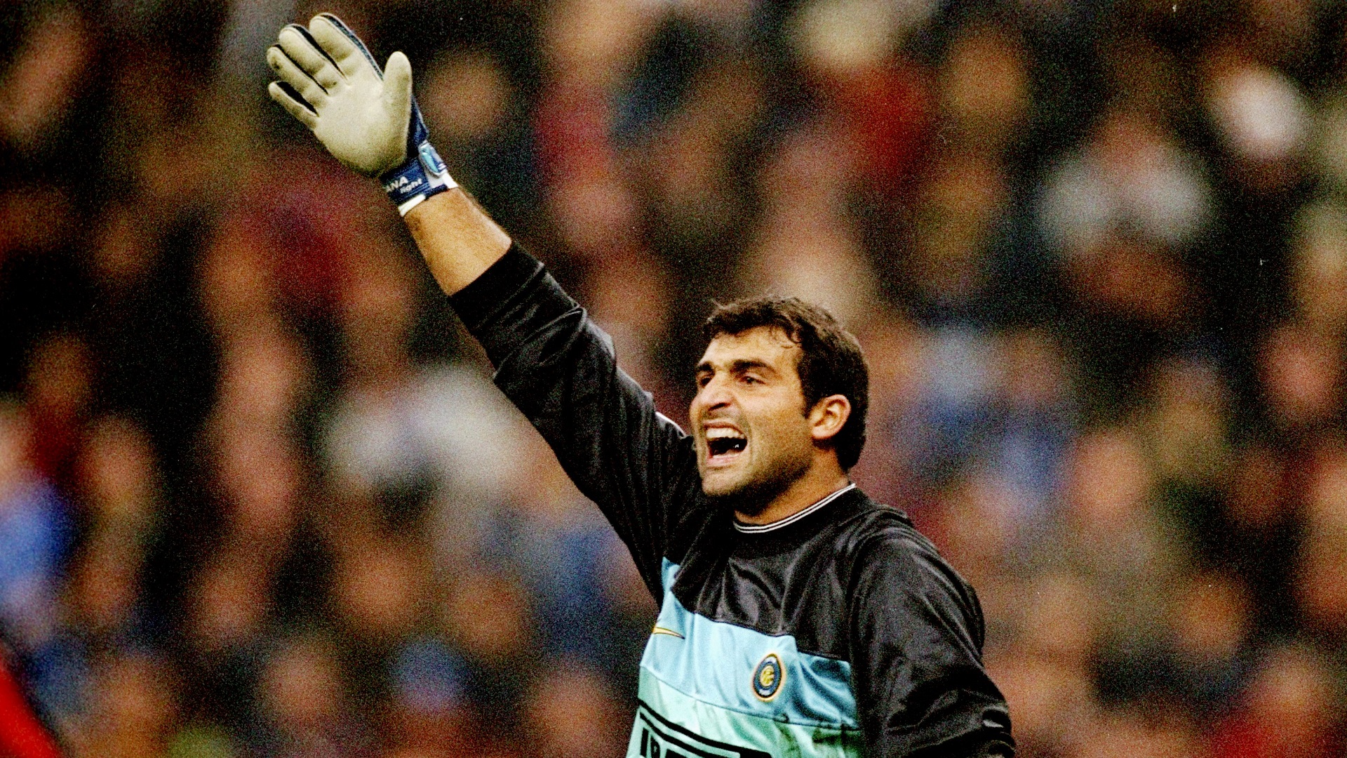 Angelo Peruzzi con la maglia dell'Inter