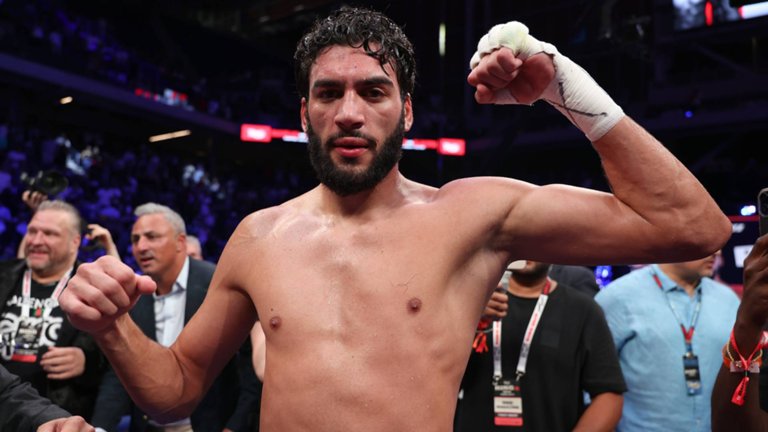 Britain gets another world champion as massive Arsenal supporter destroys opponent