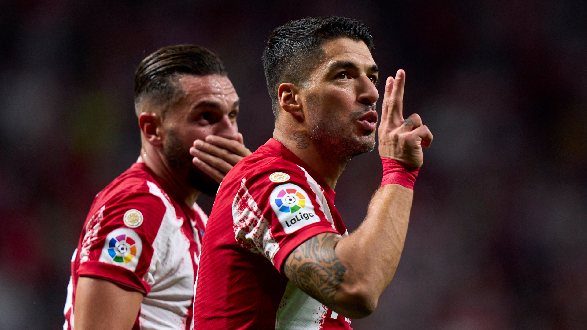 Suarez esulta dopo il gol al Barcellona