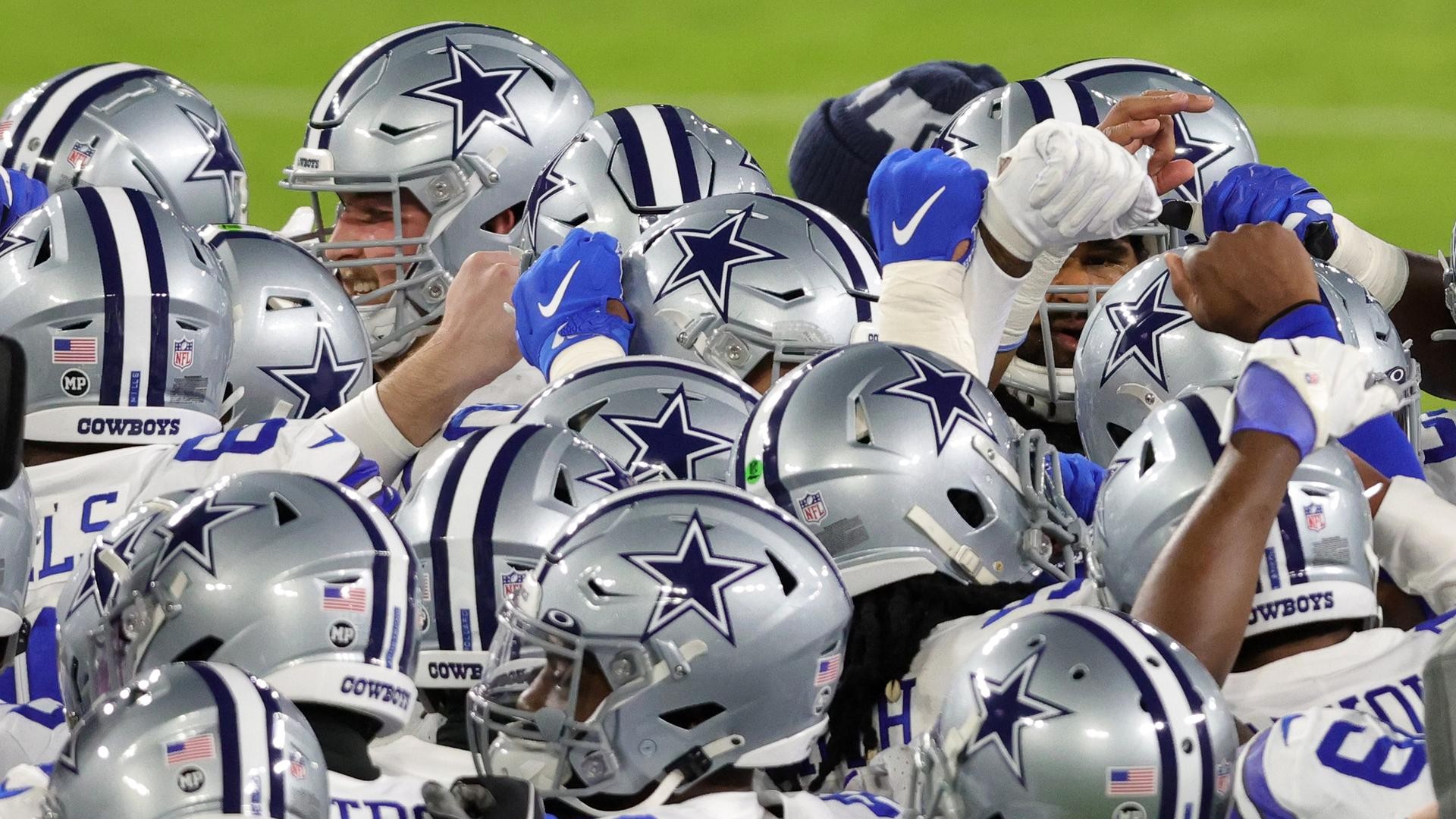 Serie di caschi dei Dallas Cowboys, strumento di protezione fondamentale nel football americano