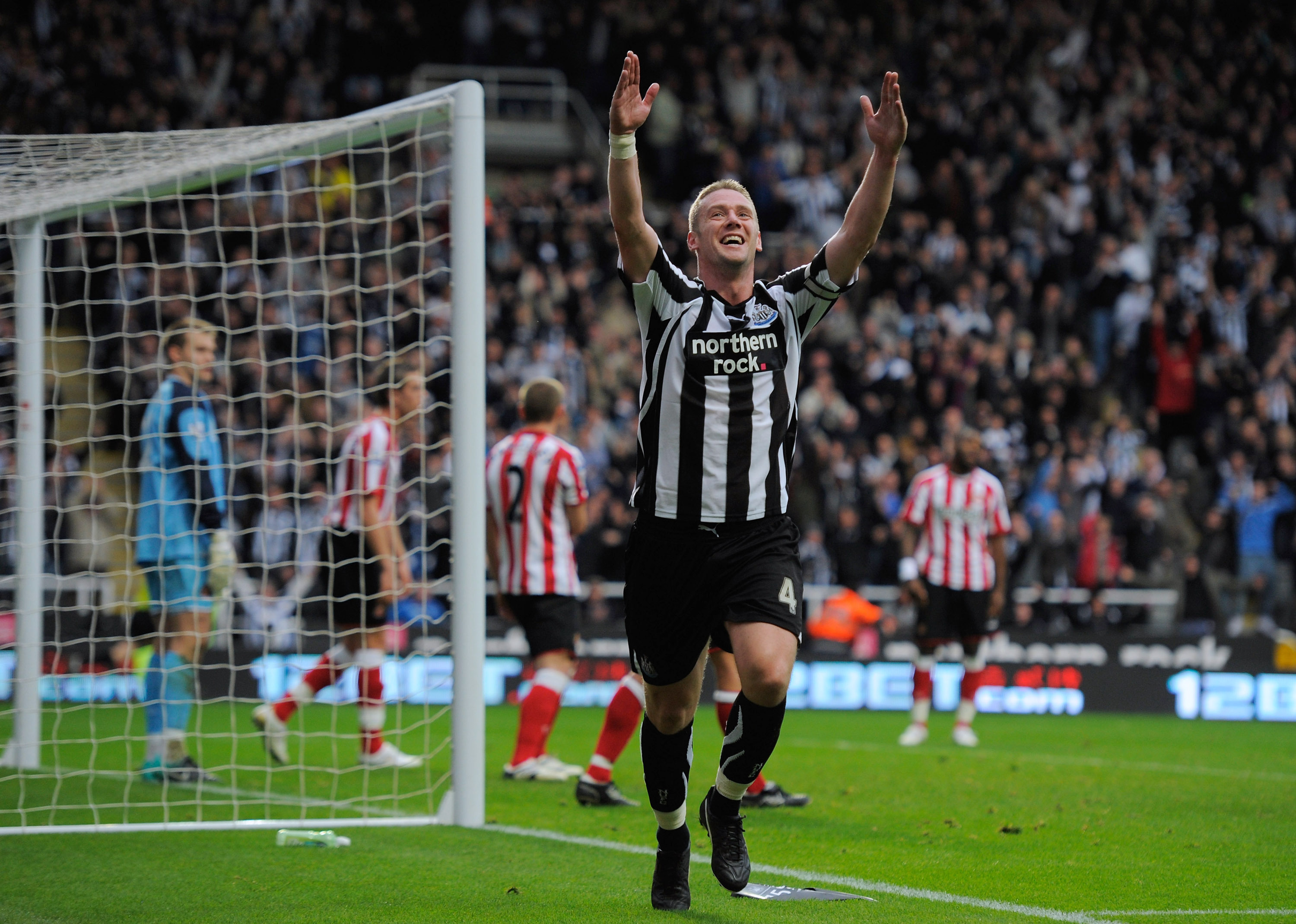 Kevin Nolan celebrating goal in 5-1 demolition of Sunderland