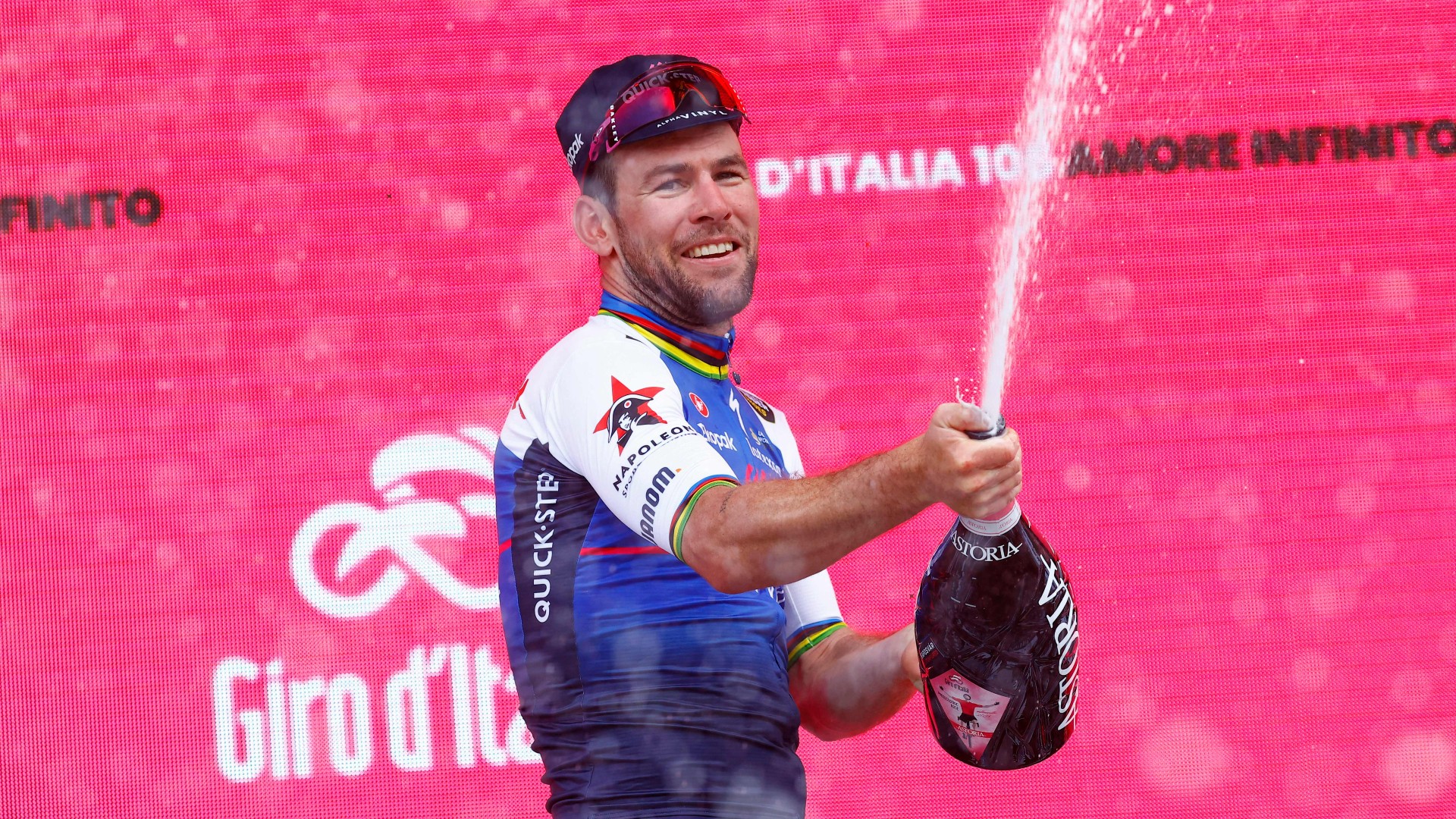 Giro d'Italia 2022, Mark Cavendish vince in Ungheria la 3a tappa della Corsa Rosa