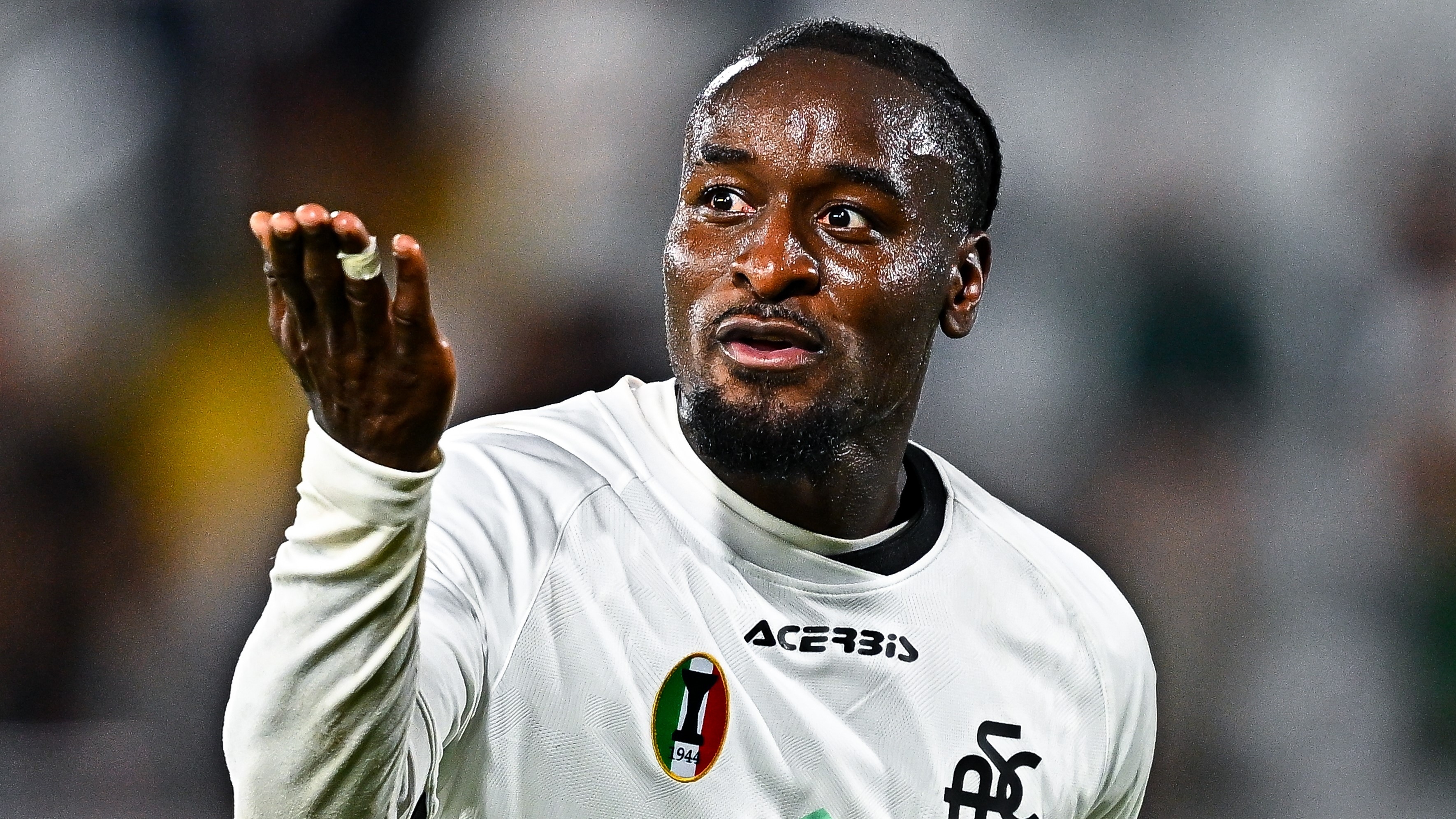 Mbala Nzola attaccante Spezia 2022 2023