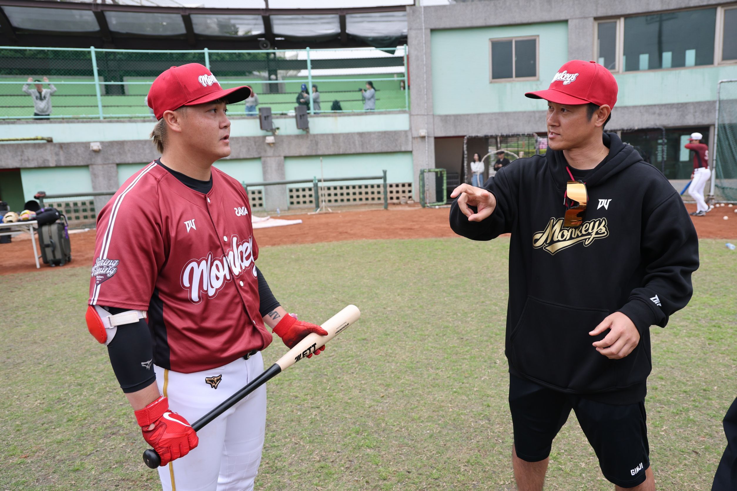 銀次、岡島豪郎