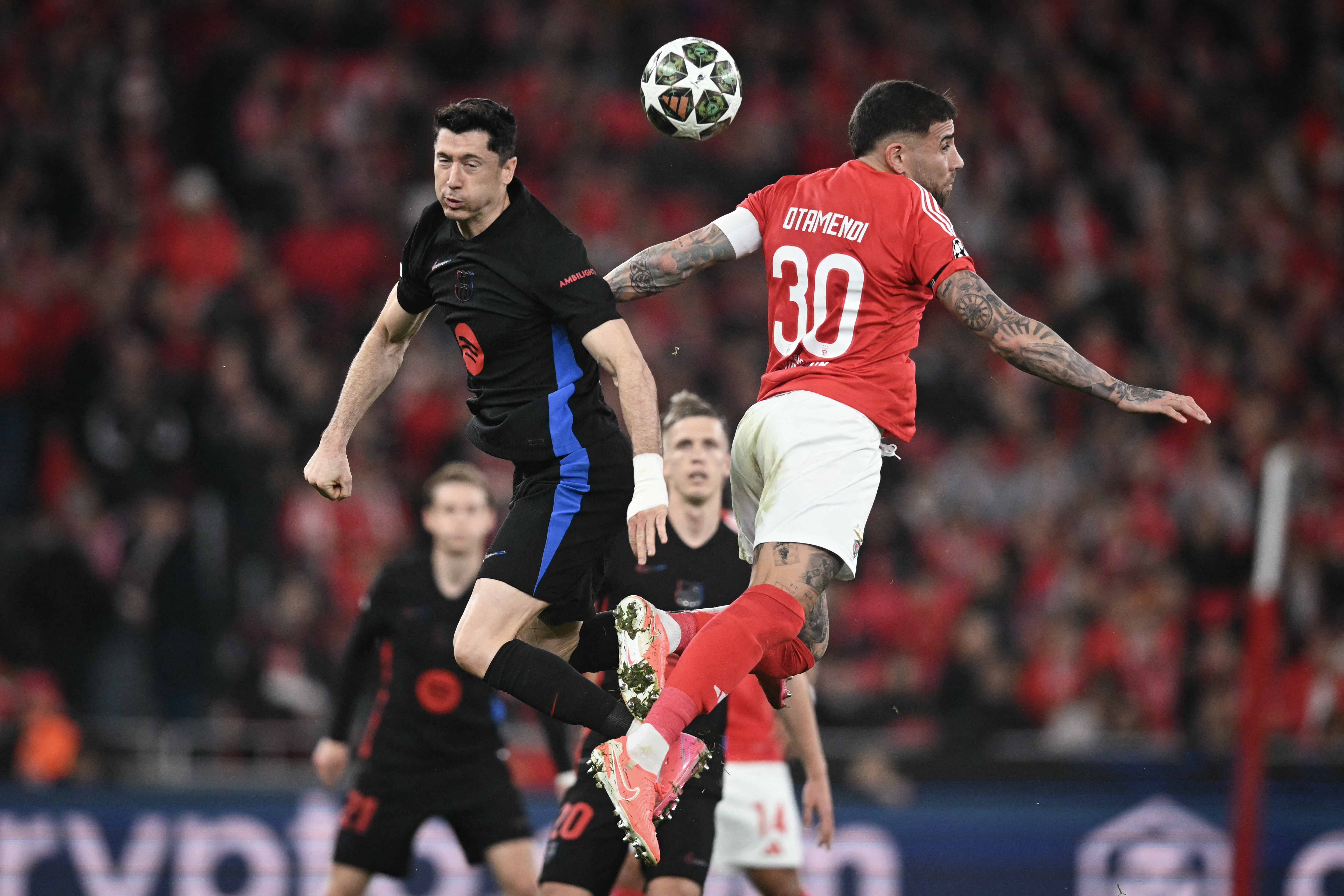 Otamendi vs Barcelona