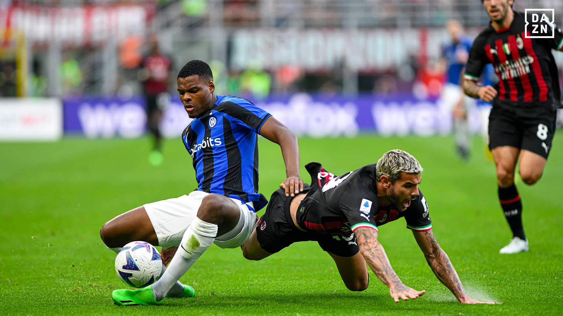 Dumfries Theo Hernandez Milan Inter