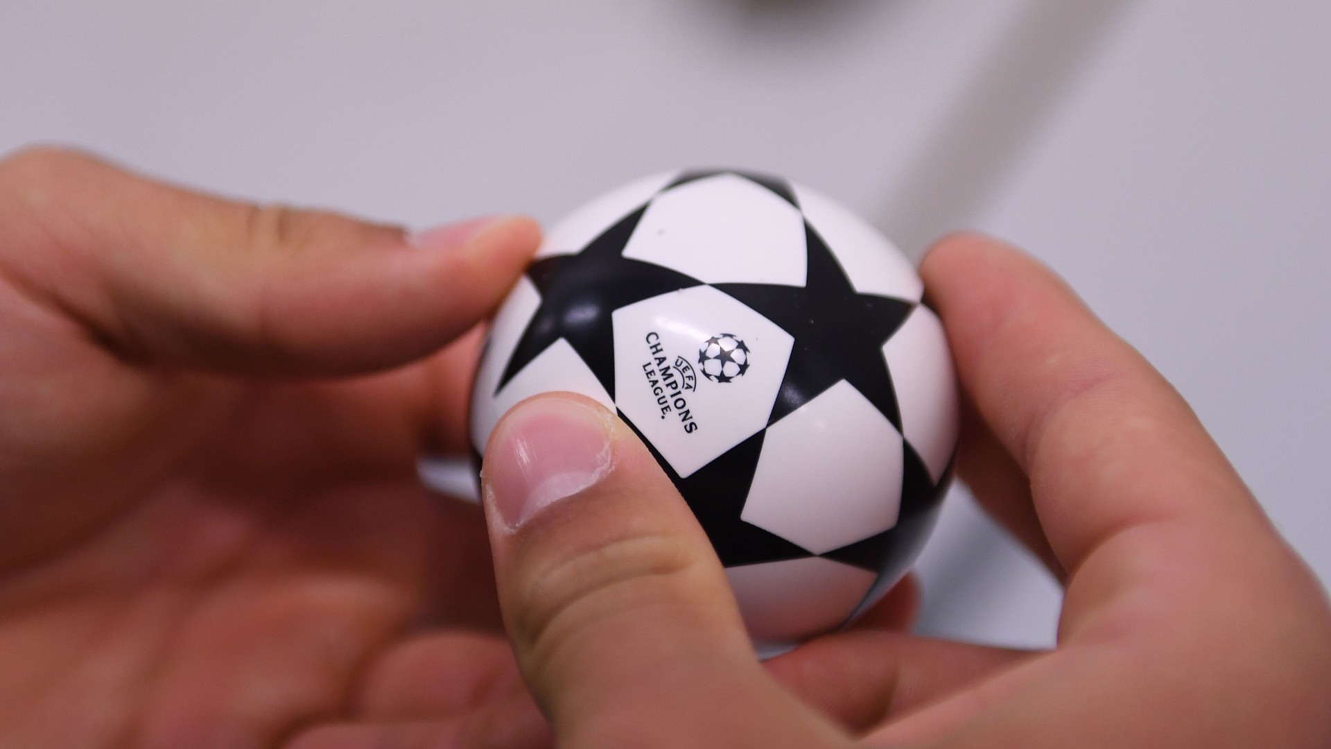 UEFA Champions League Draw Lostopf 2021/22 Ball Kugel