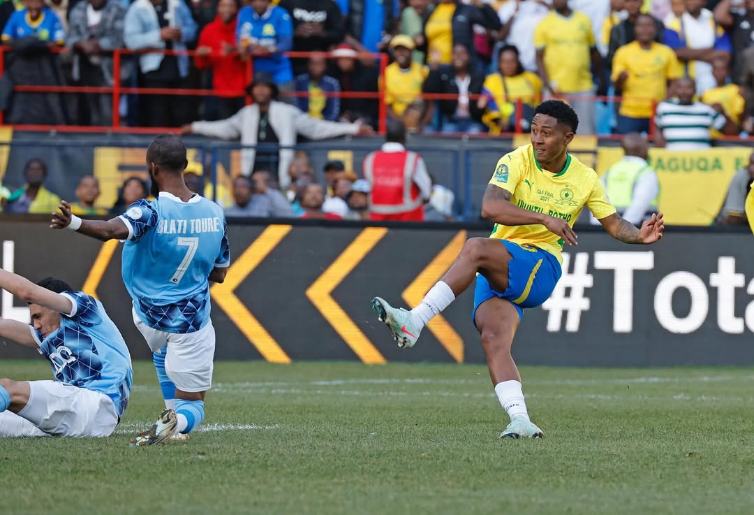 Lucas Ribeiro, 10 y goleador de Mamelodi Sundowns