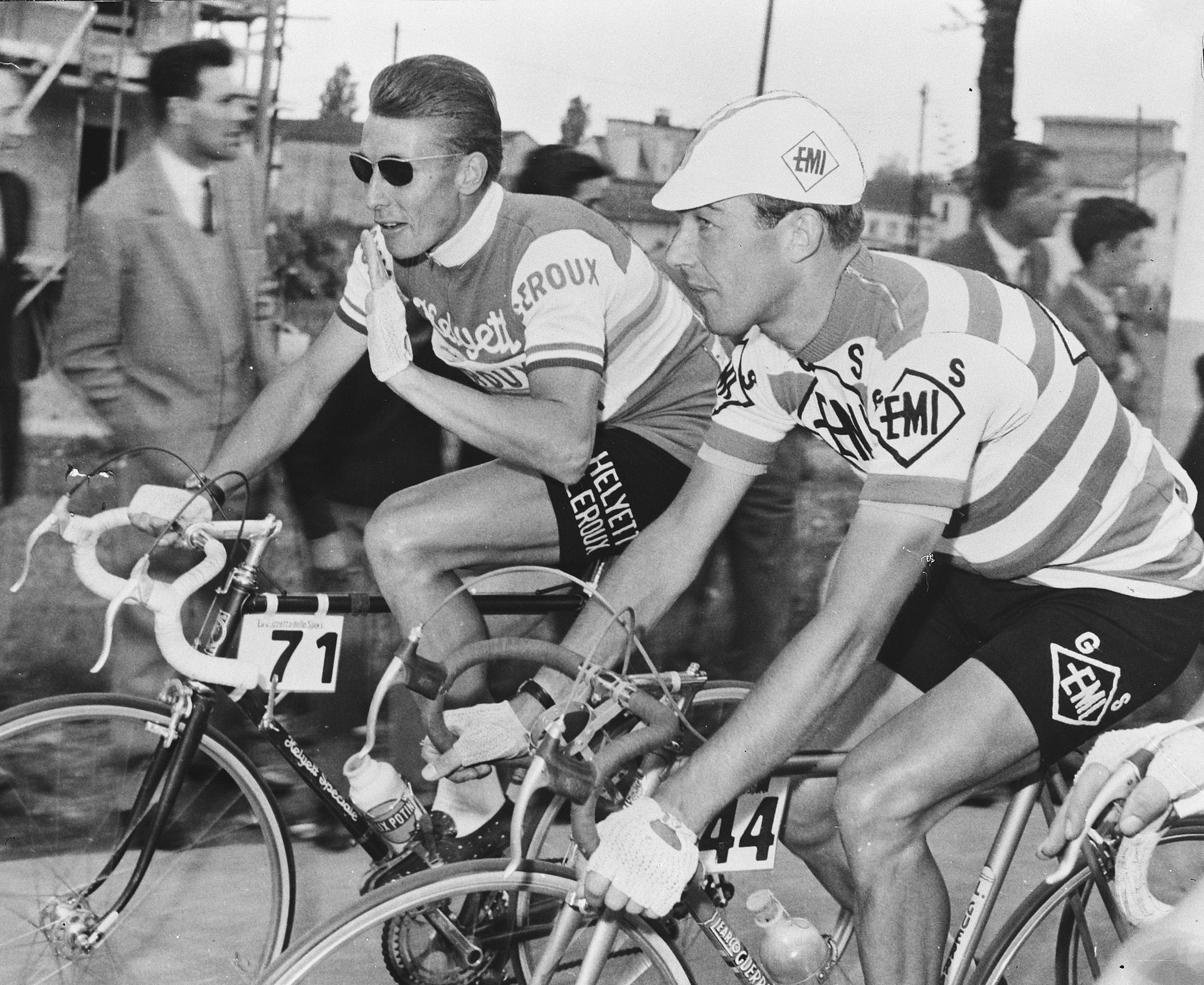 Jacques Anquetil e Charly Gaul in sella nel 1959