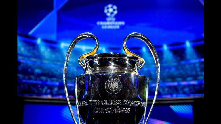 How do the UEFA Champions League qualifying rounds work?