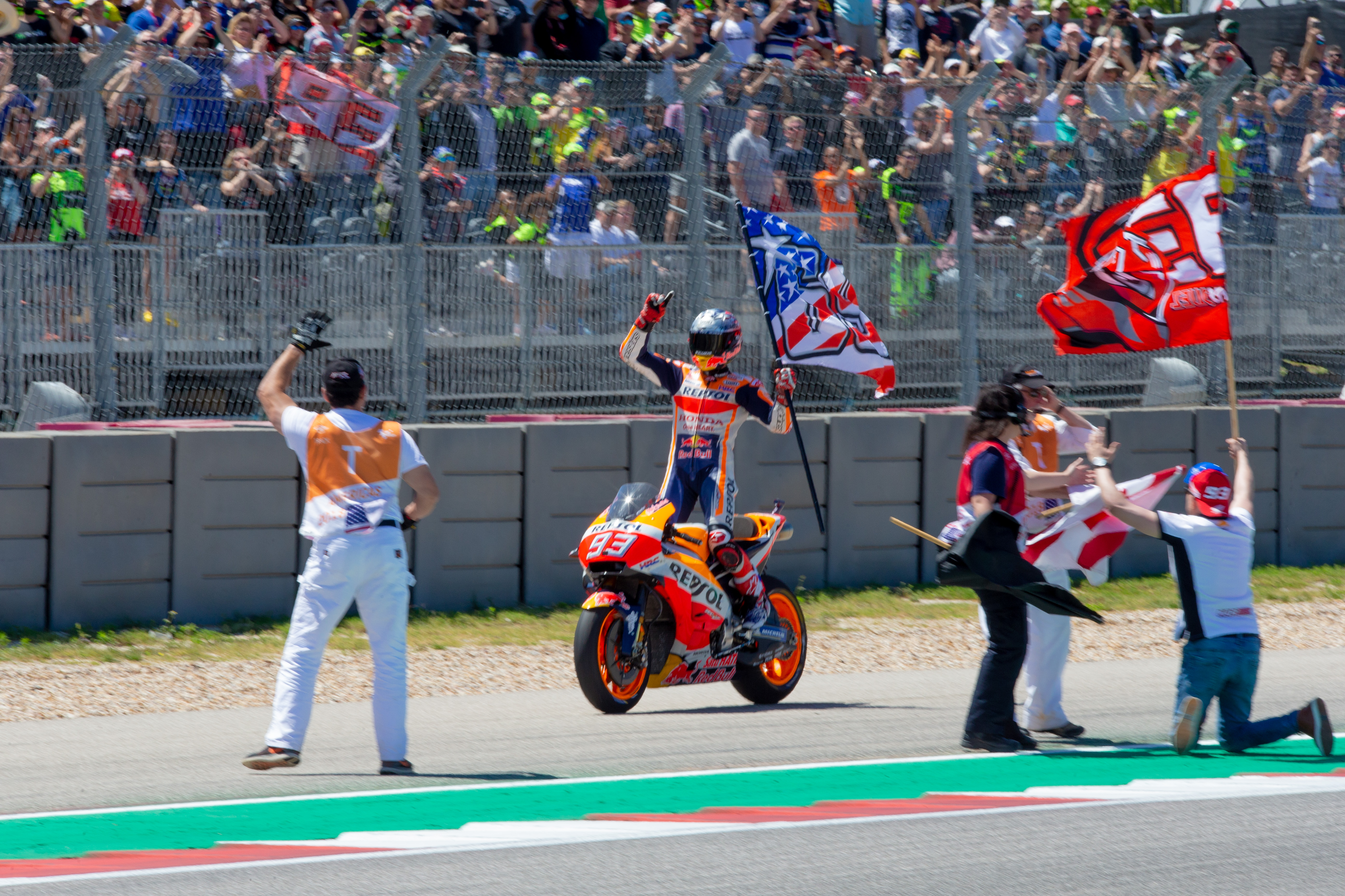Marc Marquez esulta dopo aver vinto l'edizione 2018 del GP delle Americhe
