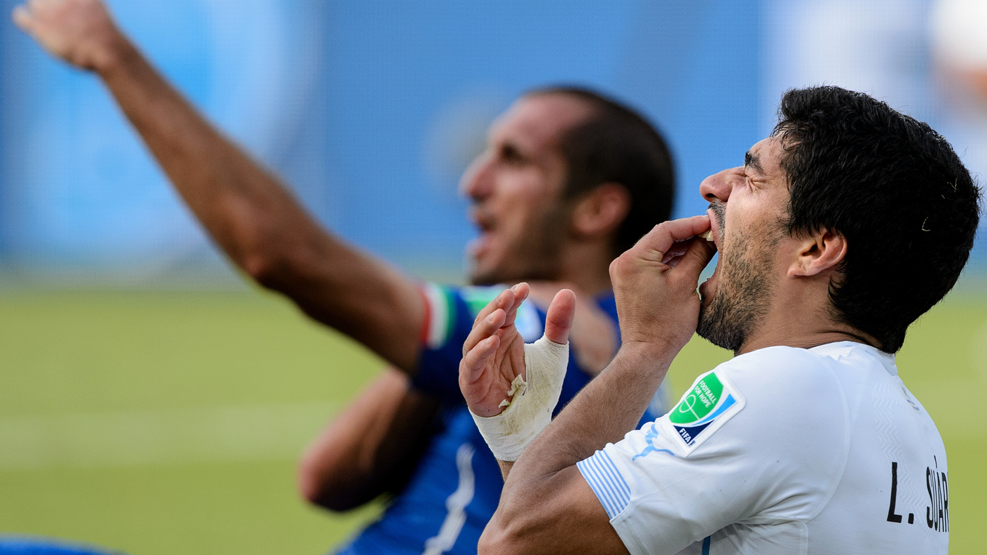 Luis Suárez mordisco Chiellini