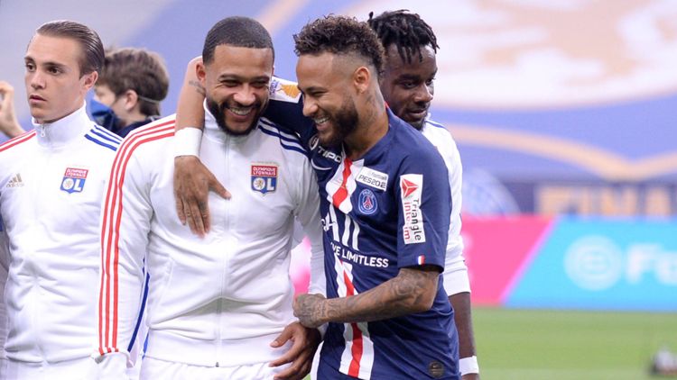 Depay Neymar Coupe de France Umarmung 31072020