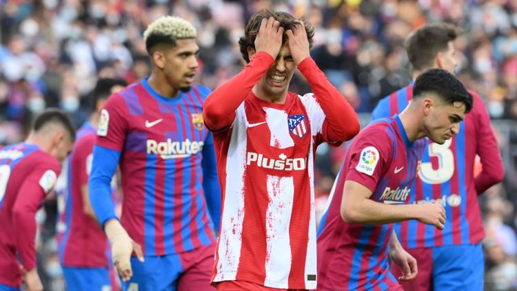 Joao Felix si dispera durante Barcellona-Atletico Madrid