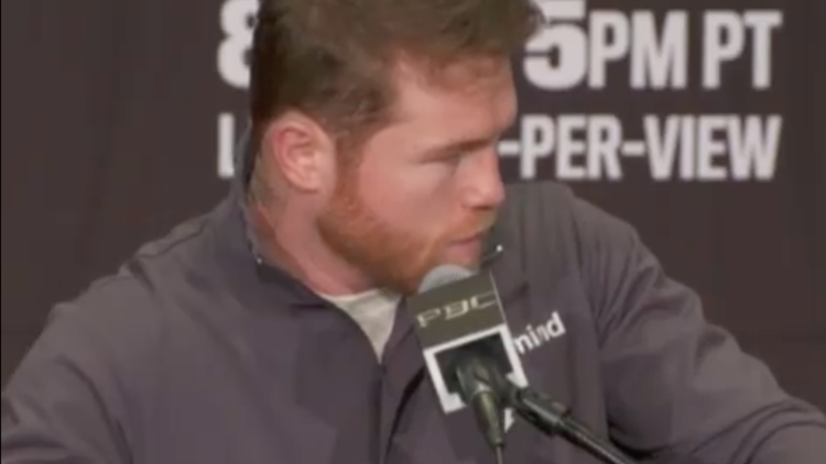 Canelo Álvarez en la rueda de prensa ante Óscar de la Hoya y Jaime Munguía