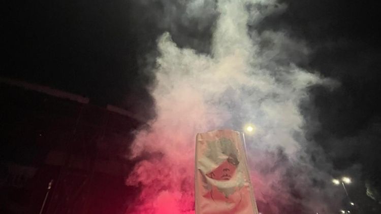 I tifosi del Napoli omaggiano Maradona